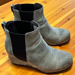 Sorel Lea Gray Suede Chelsea Wedge Boots